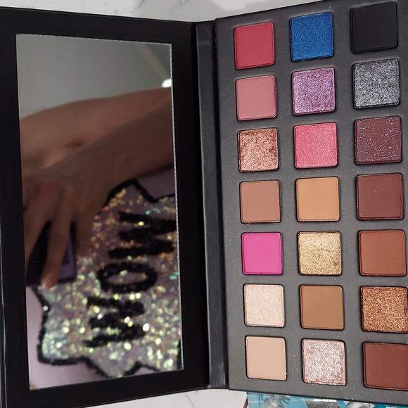 NIB Kylie Jenner Eyeshadow Palette - Picture 5 of 6